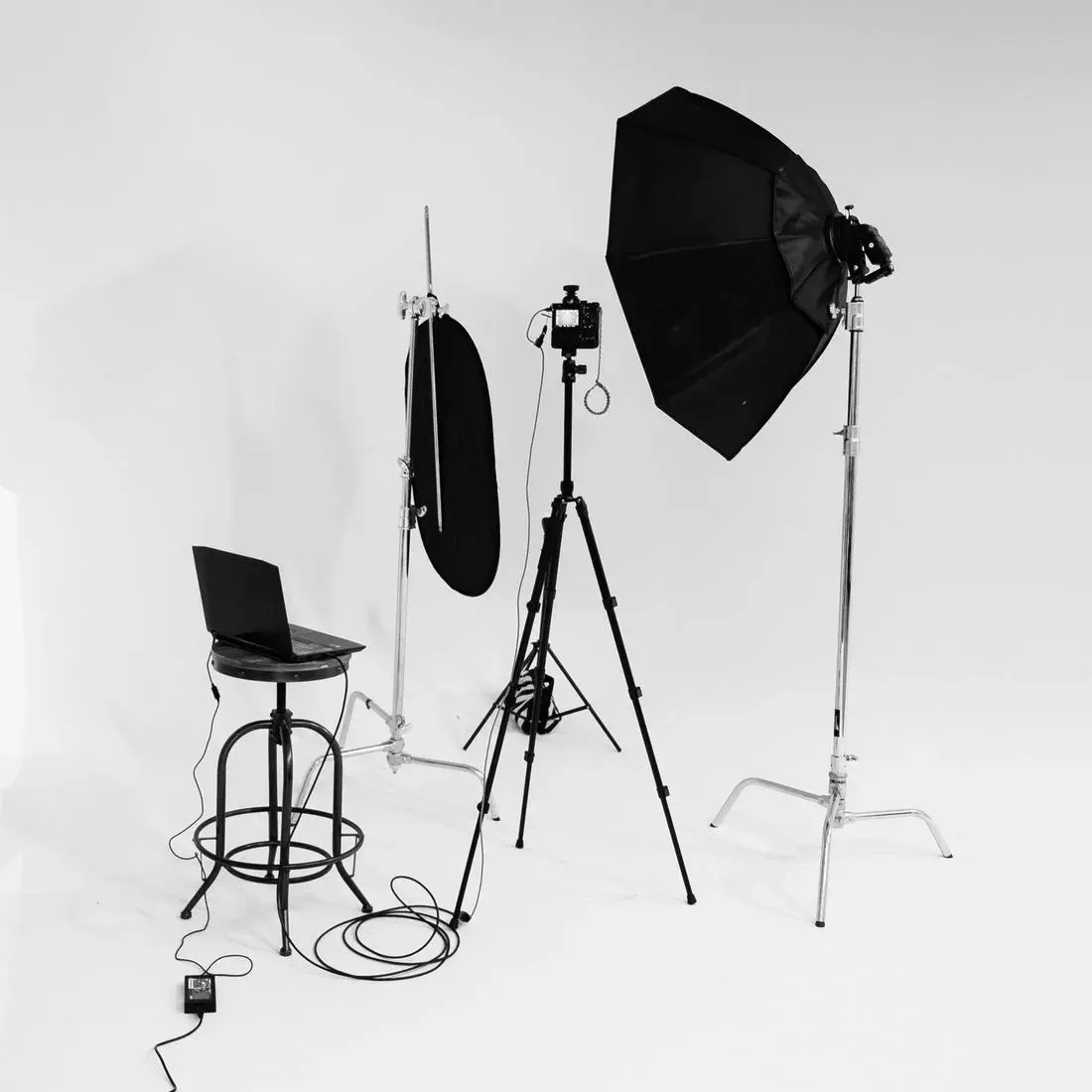 The Role of Lighting in Home Studio Design: Setting the Mood and Functionality